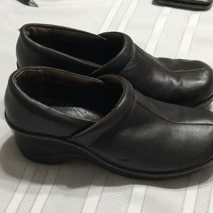Women’s Brown Clogs